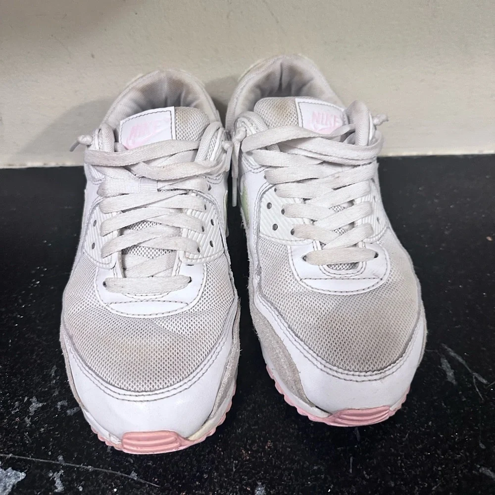 Nike Air Max Women’s Size 7.5